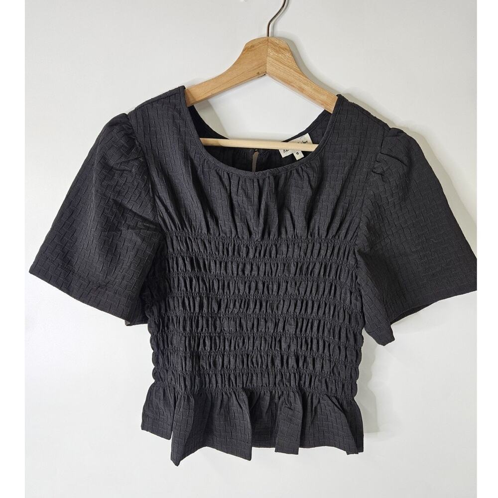 Aaron & Amber Women Smoked Neck Black Cap Sleeve Blouse Women Size Small